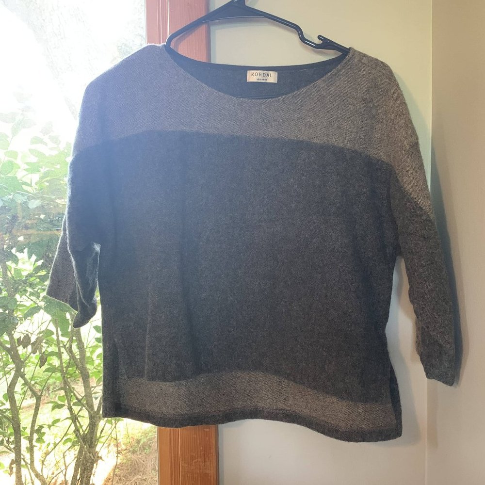 Two-tone boxy block wool top